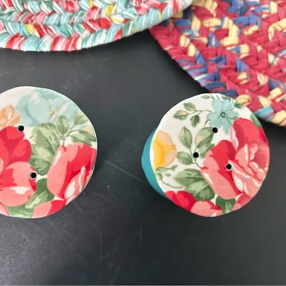 Pioneer woman lot of 4 salt/pepper shakers & place mats woven country farmhouse - Picture 4 of 6